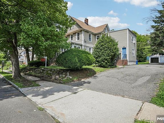 4th image of 147 Phelps Ave
