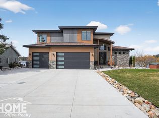 1965 W Manitou Dr, Owosso, MI 48867