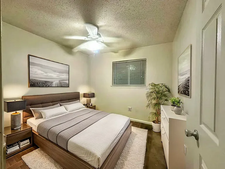 South Castle Apartments — Photo 43