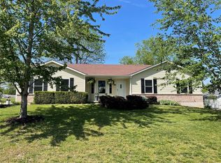 1045 Huntington Dr, Troy, MO 63379