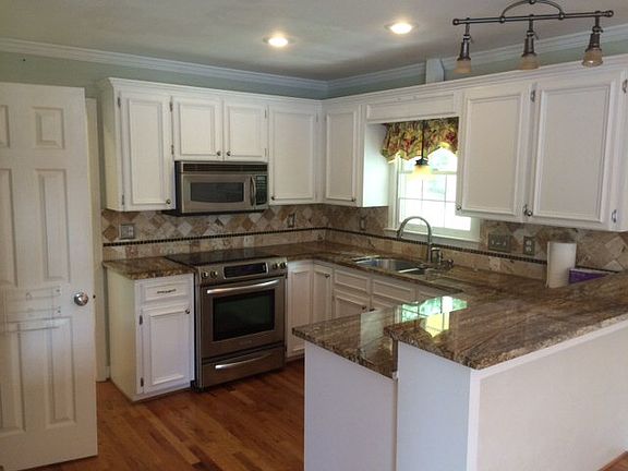 3rd image of 115 Baywood Cir
