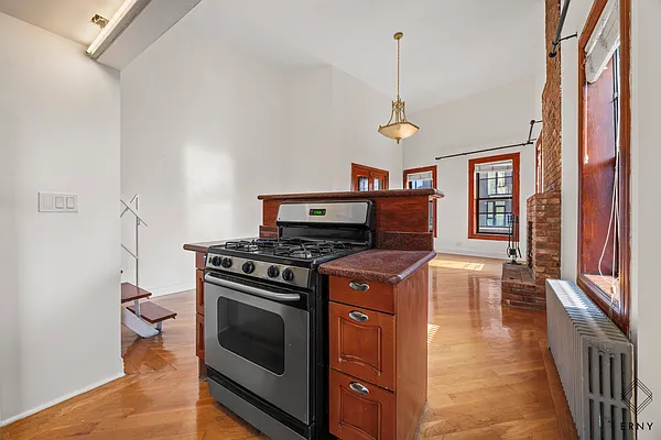 Rented by ERNY LLC | media 10