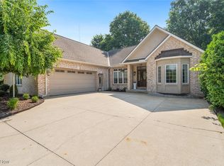 7661 Quail Hollow Dr, Seven Hills, OH 44131