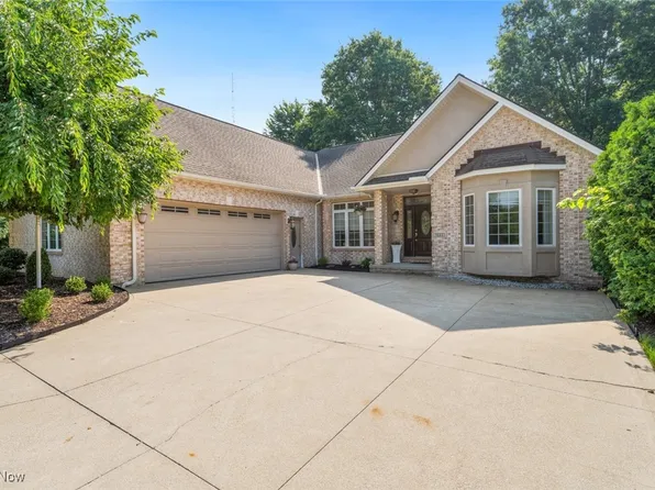 7661 Quail Hollow Dr, Seven Hills, OH 44131