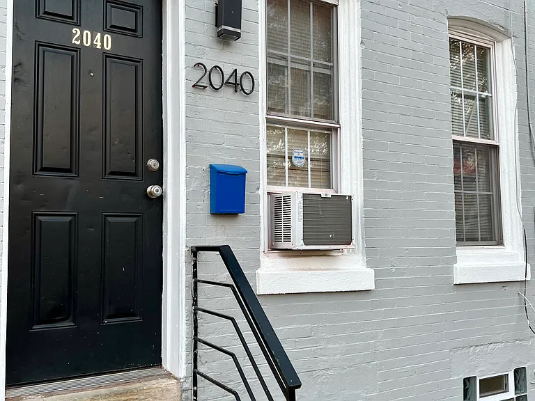 2040 N Darien St — Photo 1