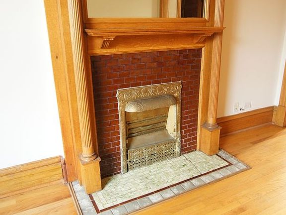 4th image of 2118 N Whipple St #1