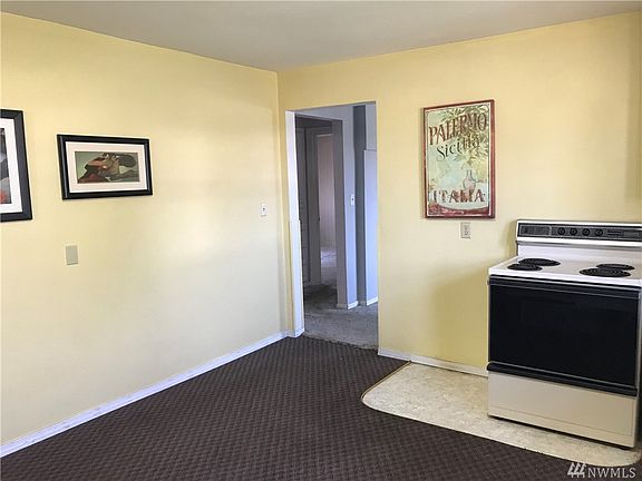 5th image of 615 W Locust St