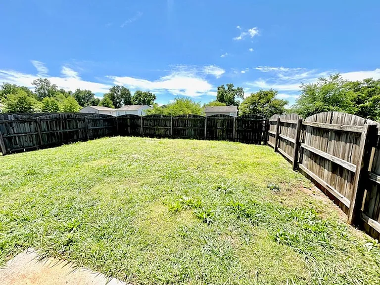 228 Dormont Dr NE — Photo 16
