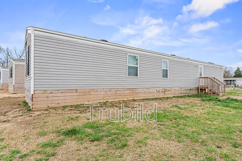 3 bed, 2.0 bath, 974 sqft, $950 — Photo 1