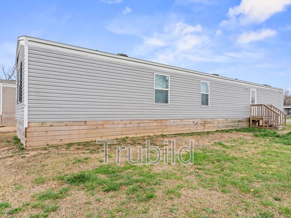 308 Lakeside Ln