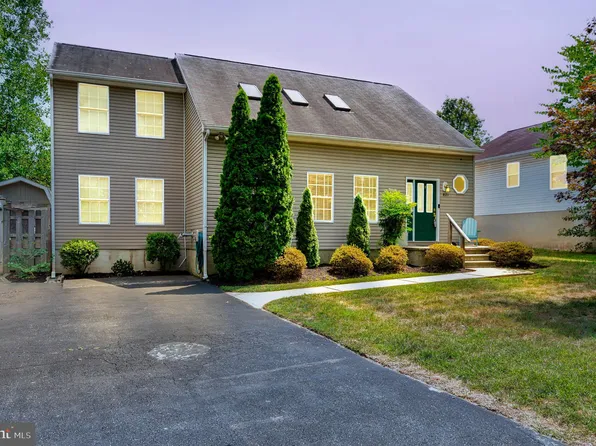 821 207th St, Pasadena, MD 21122