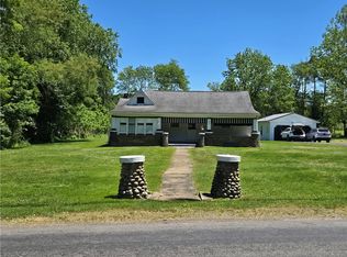 381 Sugarcreek Dr, Franklin, PA 16323