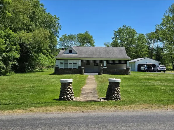 381 Sugarcreek Dr, Franklin, PA 16323