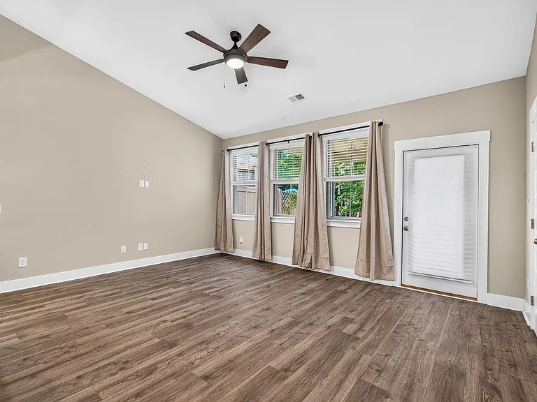7795 Park Gate Dr — Photo 27