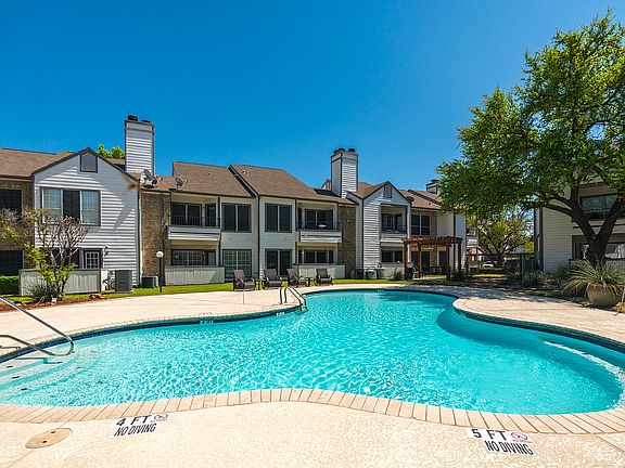 The Oaks of Arlington- Swimming Pool