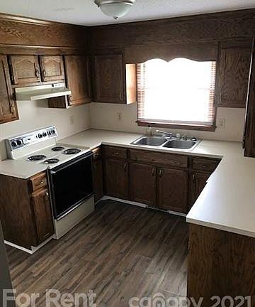 3rd image of 503 Park St