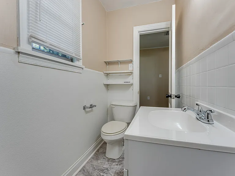 1500 W Short 17th St — Photo 6