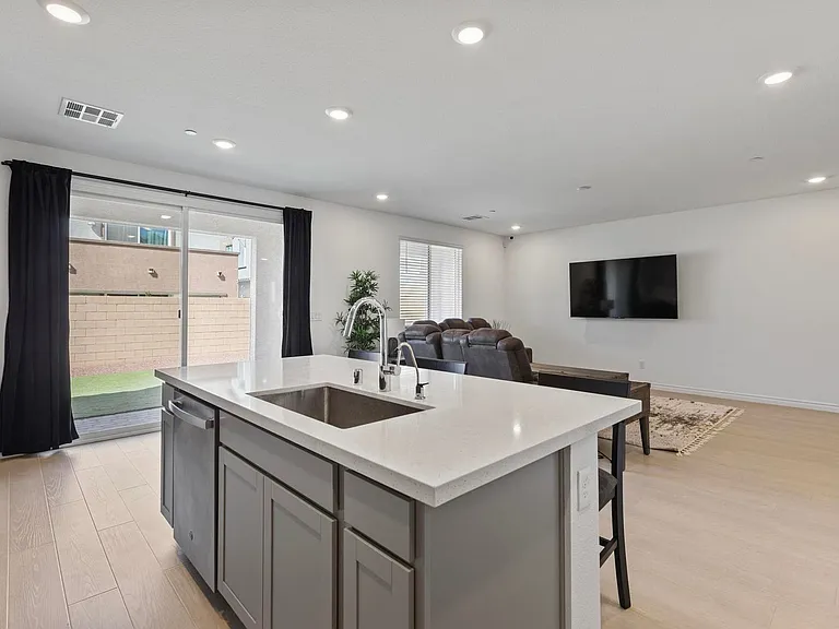 3546 Luciana Glen Ave — Photo 13
