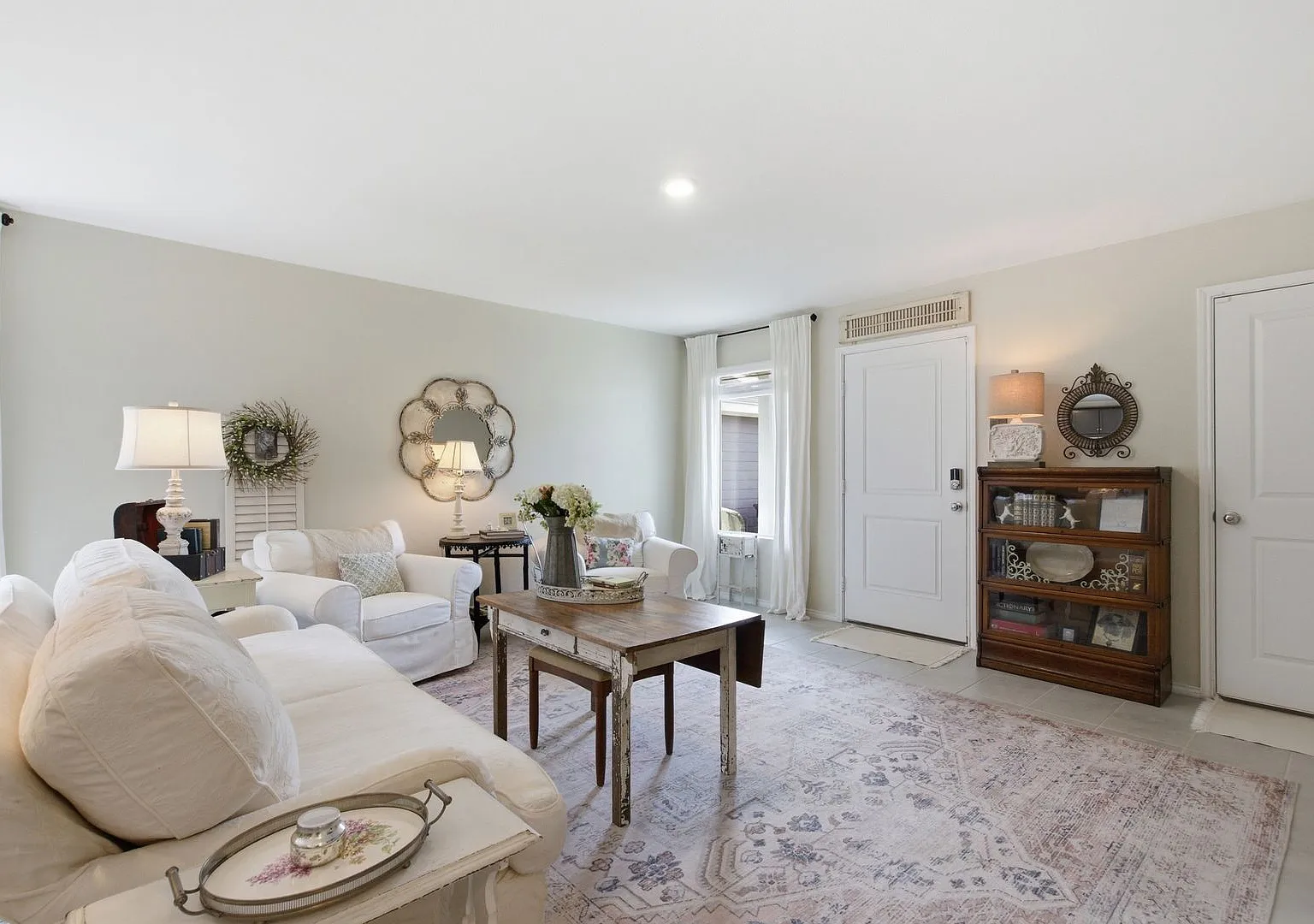Exquisite Home in Resort-Style Community — Photo 4