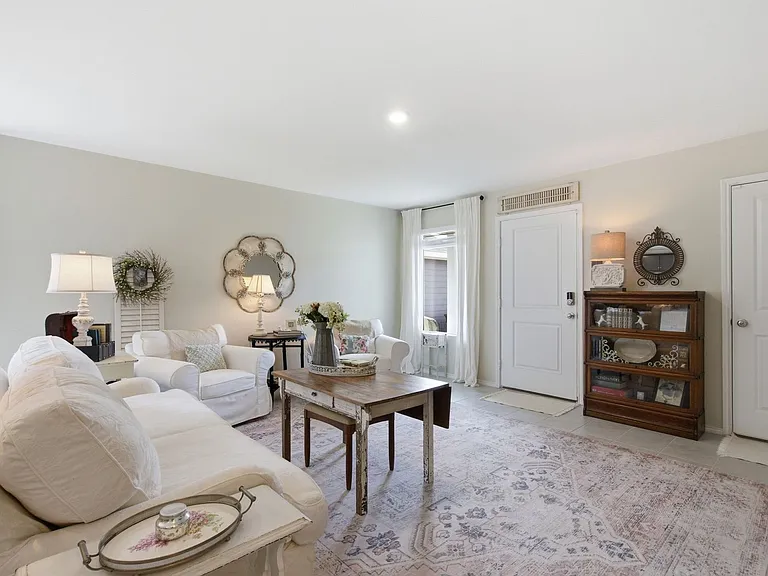 5969 Sumlin Way — Photo 4