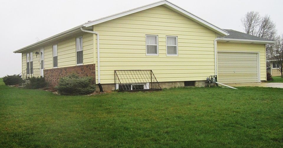 NIce Three Bedroom Home on a Corner Lot-Lakefield MN