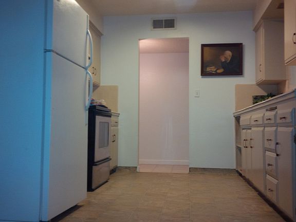 2nd image of 310 S Winery Ave