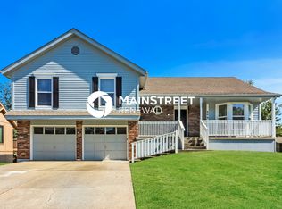 609 NE Bristol Dr, Lees Summit, MO 64086