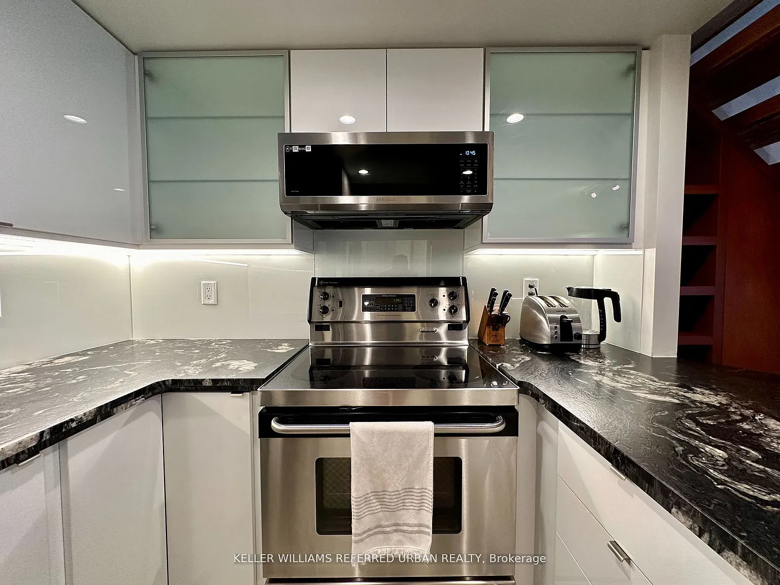 2 bed, $4,000 — Photo 4