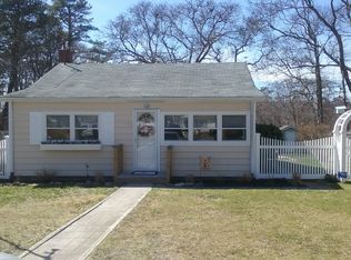 102 Chapel Ave, East Patchogue, NY 11772