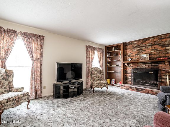 5th image of 207 Rosebank Ct