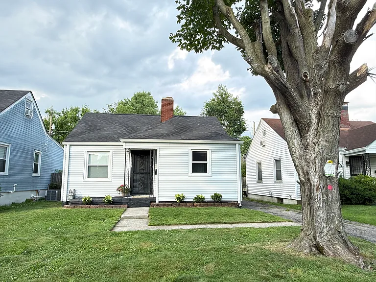 1523 Wurtele Ave — Photo 1