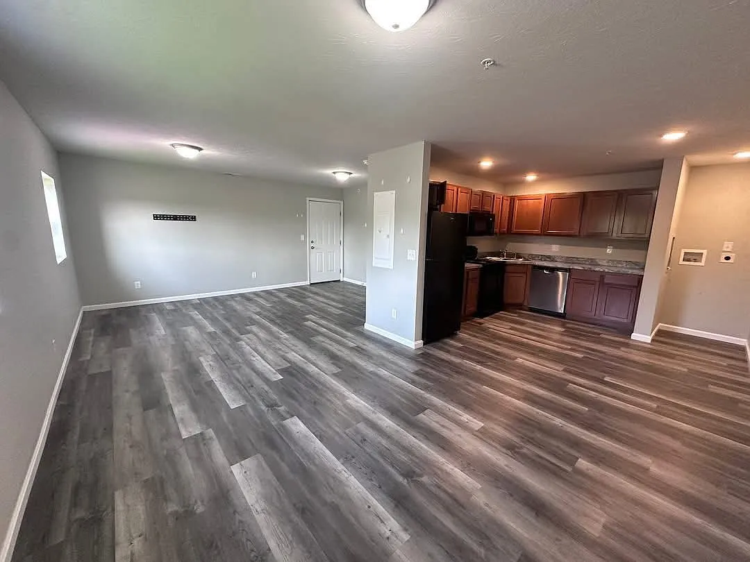2 bed, 950 sqft, $1,050 — Photo 1