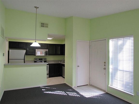 4th image of 1429 Meadowood Village Dr