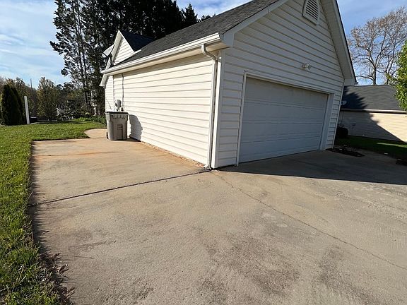 3rd image of 2399 Eagle Glen Ct