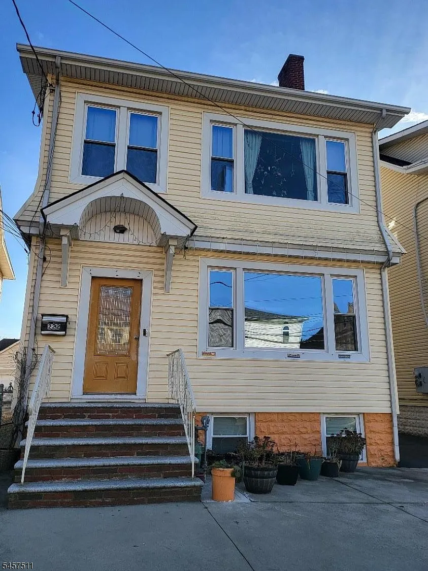 2 bed, 1.0 bath, $2,000 — Photo 1