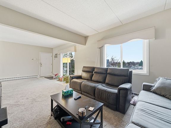 4th image of 940 N Rohlwing Rd APT 201A