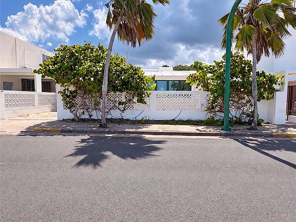 4th image of 2206 Park Blvd