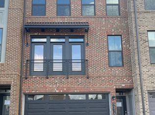 5215 Ridgeview Retreat Dr, Chantilly, VA 20151