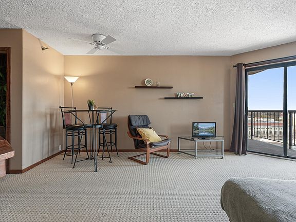 4th image of 78 10th St E Unit 1907