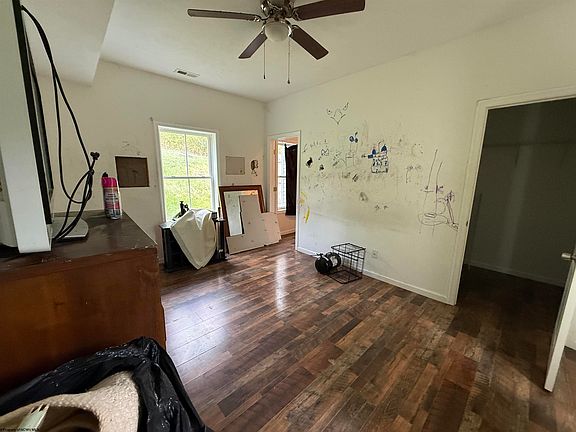 2nd image of 157B Sisler St