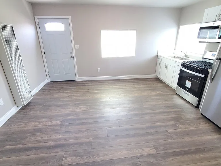220 36th St #3 — Photo 5