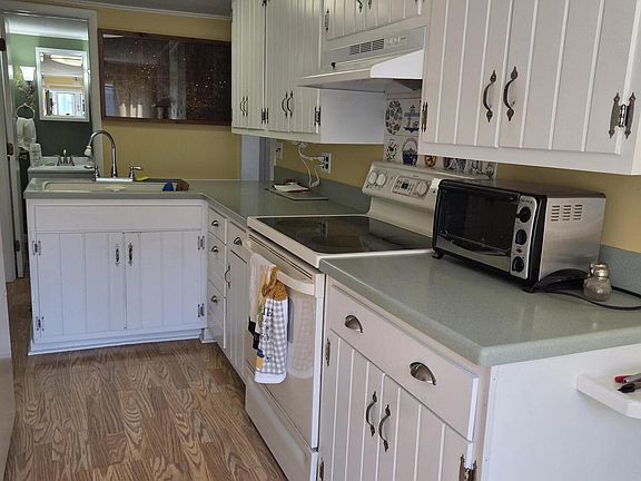 4th image of 2571 Chateaugay St