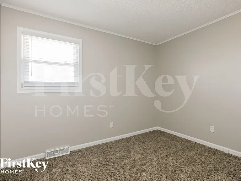 8418 NW 68th St — Photo 16