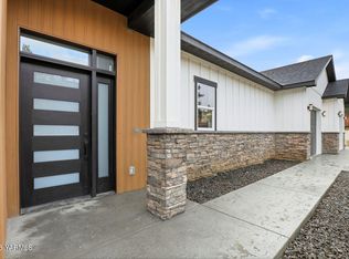 7920 Englewood Crest Dr, Yakima, WA 98908