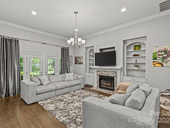5th image of 4025 Cherrybrook Dr