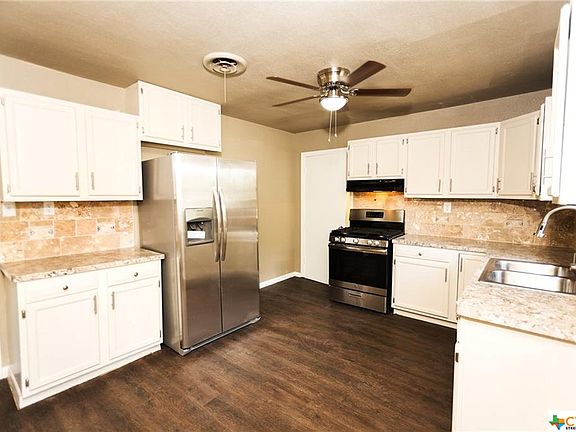 3rd image of 105 Oak St
