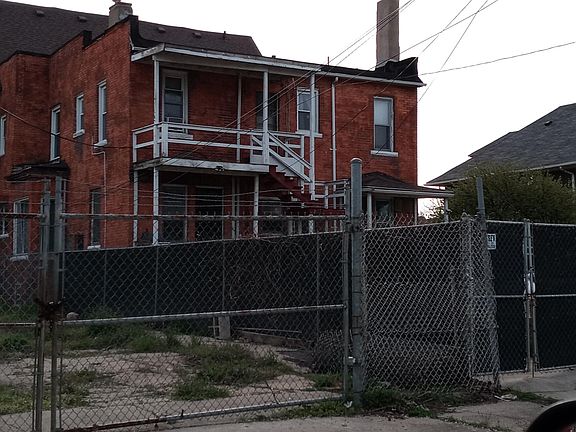 4th image of 744 W Grand Blvd