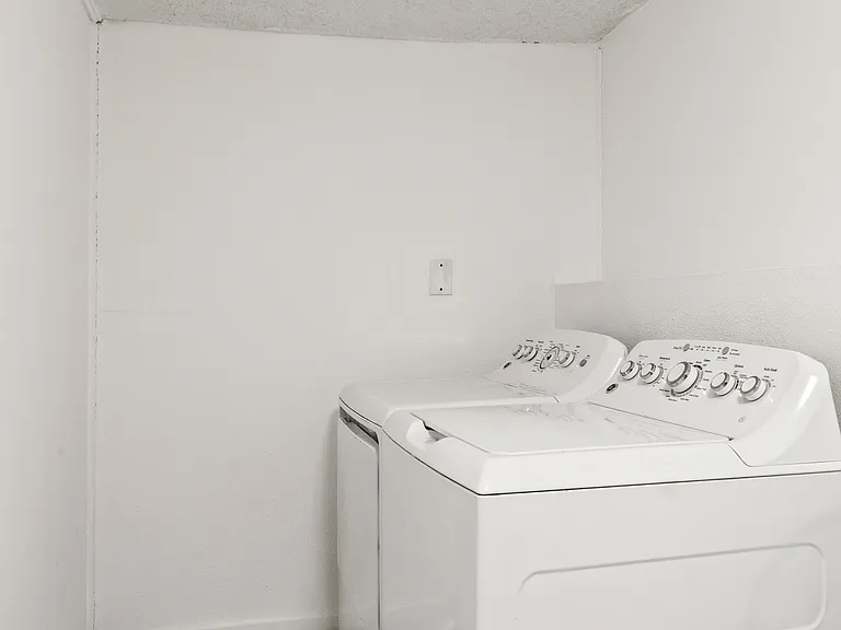 914 E Standifer St — Photo 27