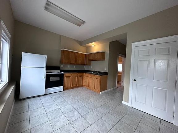 3rd image of 18 Montgomery St #A