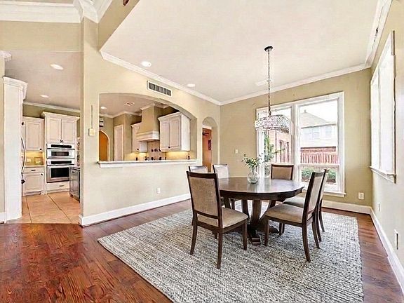 3rd image of 409 Settlers Ridge Dr